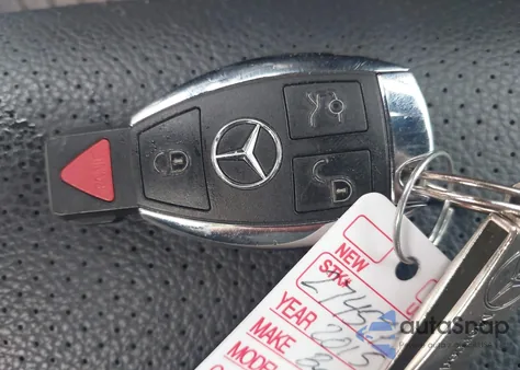 2015 Mercedes-Benz C 300 Sport 4Matic z USA, uszkodzony, nr VIN 55SWF4KB5FU007761